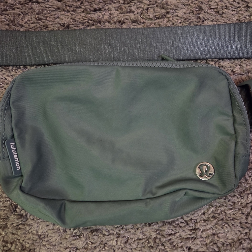 Lululemon Athletica Forest Green Belt Bag - Picture 2 of 5
